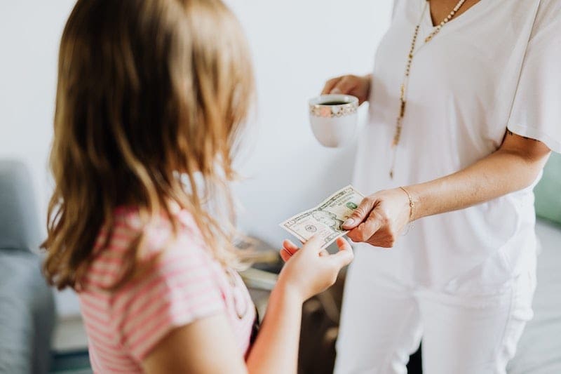 discuss money with your daughter
