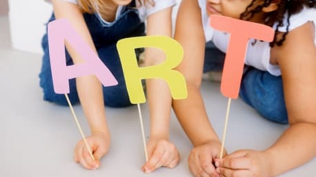 visiting an art gallery with kids